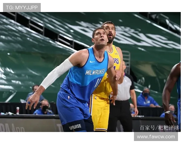 雄鹿客场力克湖人 洛城深夜奏凯NBA全场比分海报发布官方